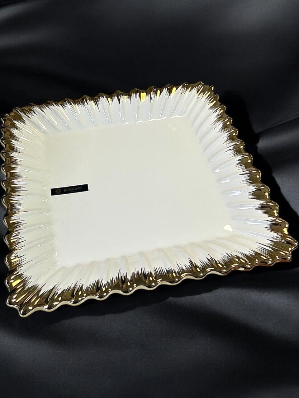 ROYKİNG LINE GOLD KARE SUNUM TABAK 27 CM