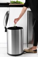 Primanova Bombe Kapaklı Çöp Kovası 30 LT Krom - İç Kısım Siyah