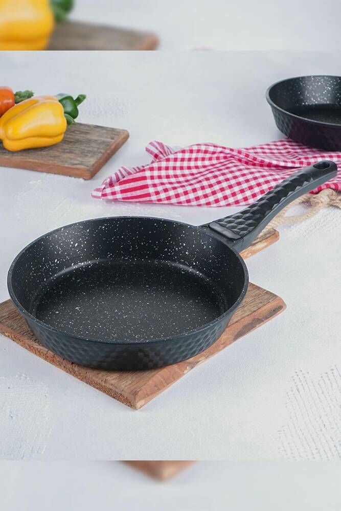 Acar Diamante Siyah Döküm Tava - 24 cm