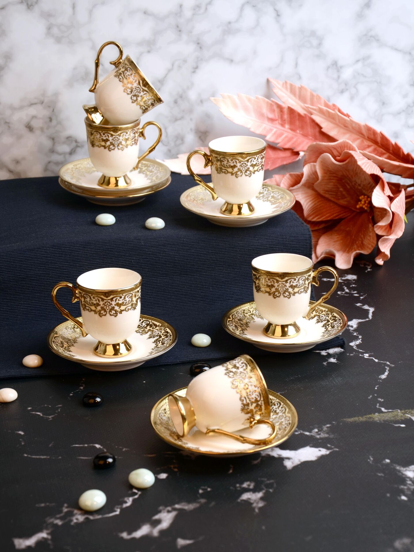 PAÇİ Kabartmalı Yaldızlı Ayaklı 6 Kişilik Türk Kahve Fincan Takımı – 90 ml